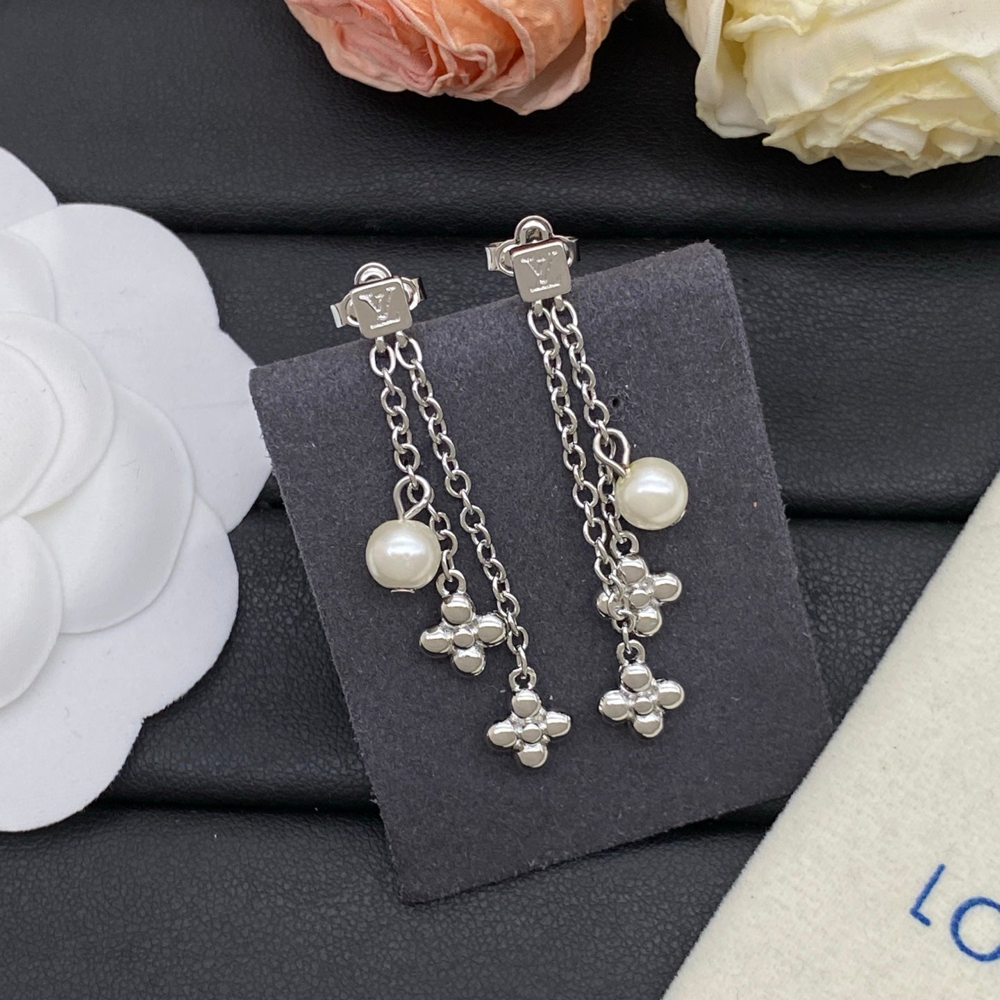 15ZE66E Popular Earrings