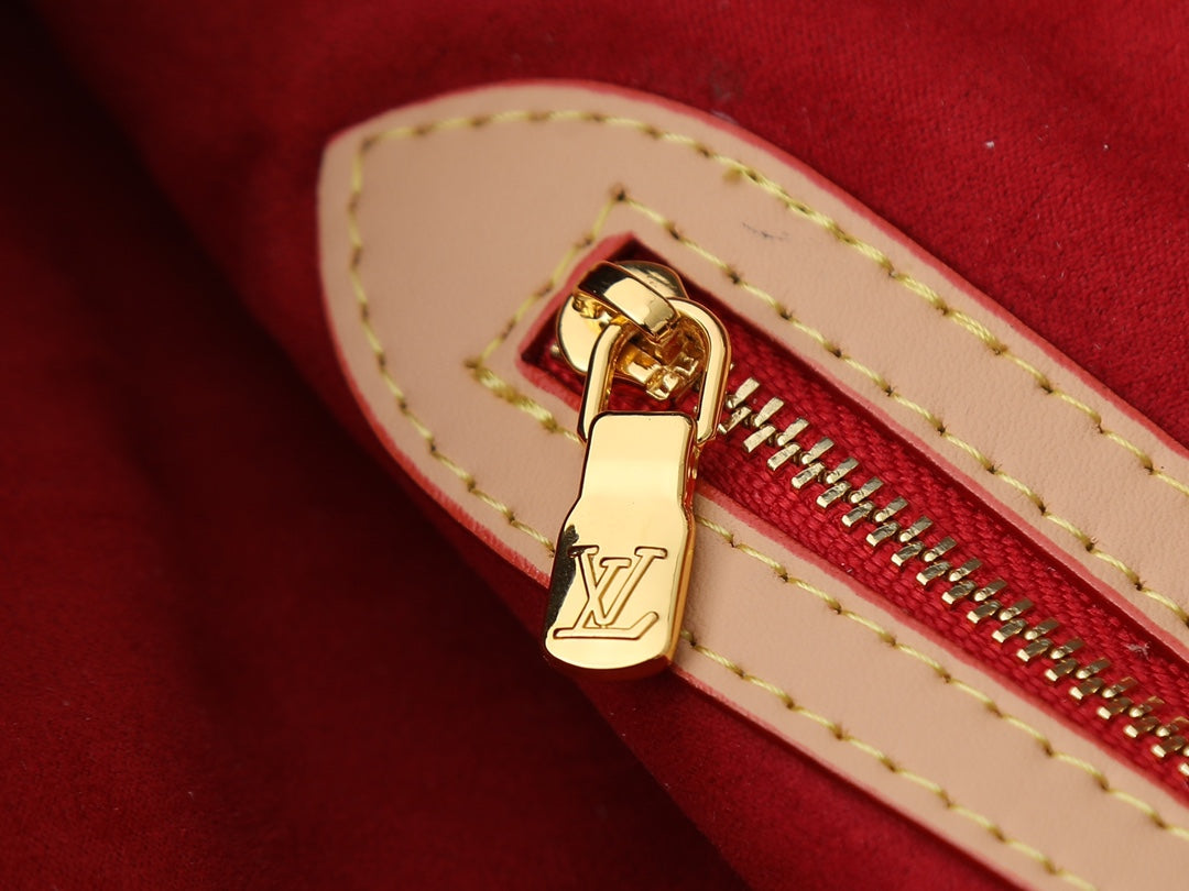 146PE173B Popular leather bag