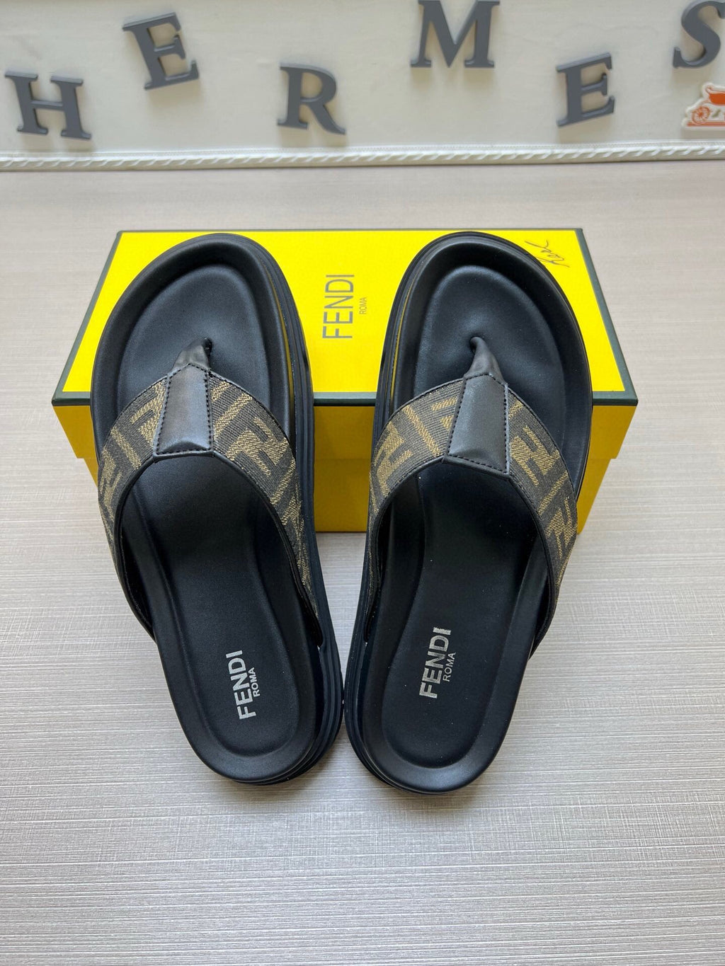 5LF222Z Popular Slippers