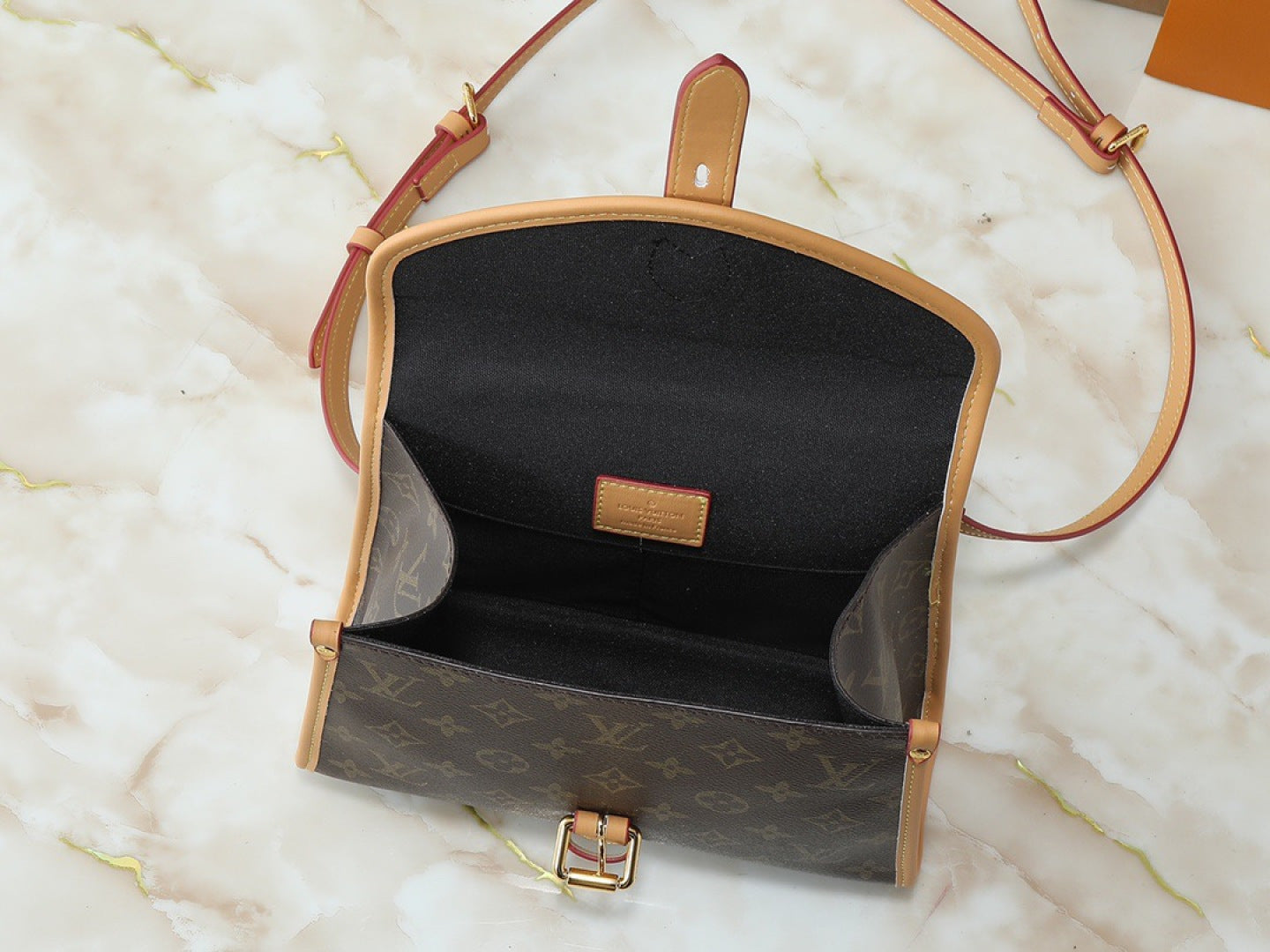 136PE76B Popular leather bag