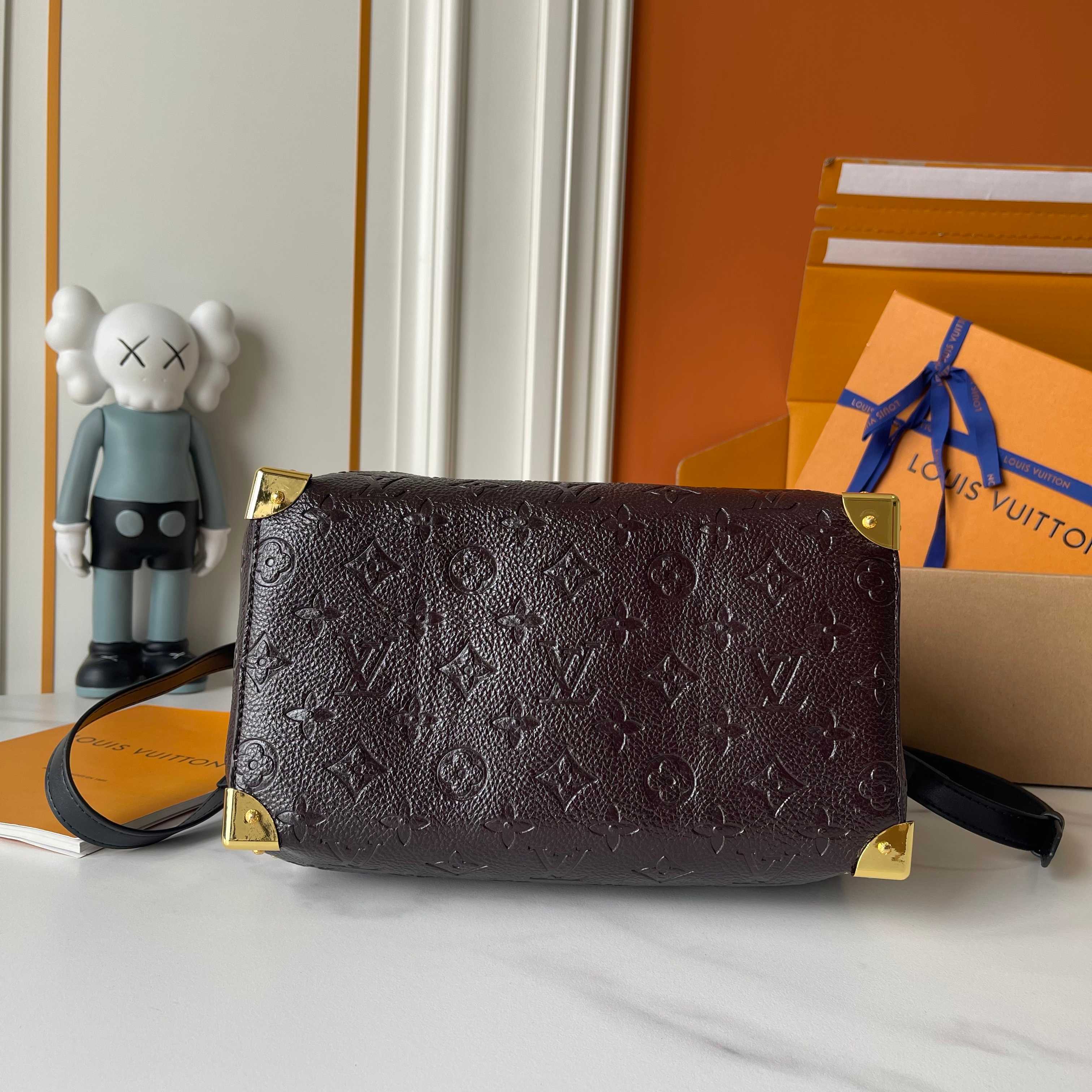 146PE77B Popular leather bag