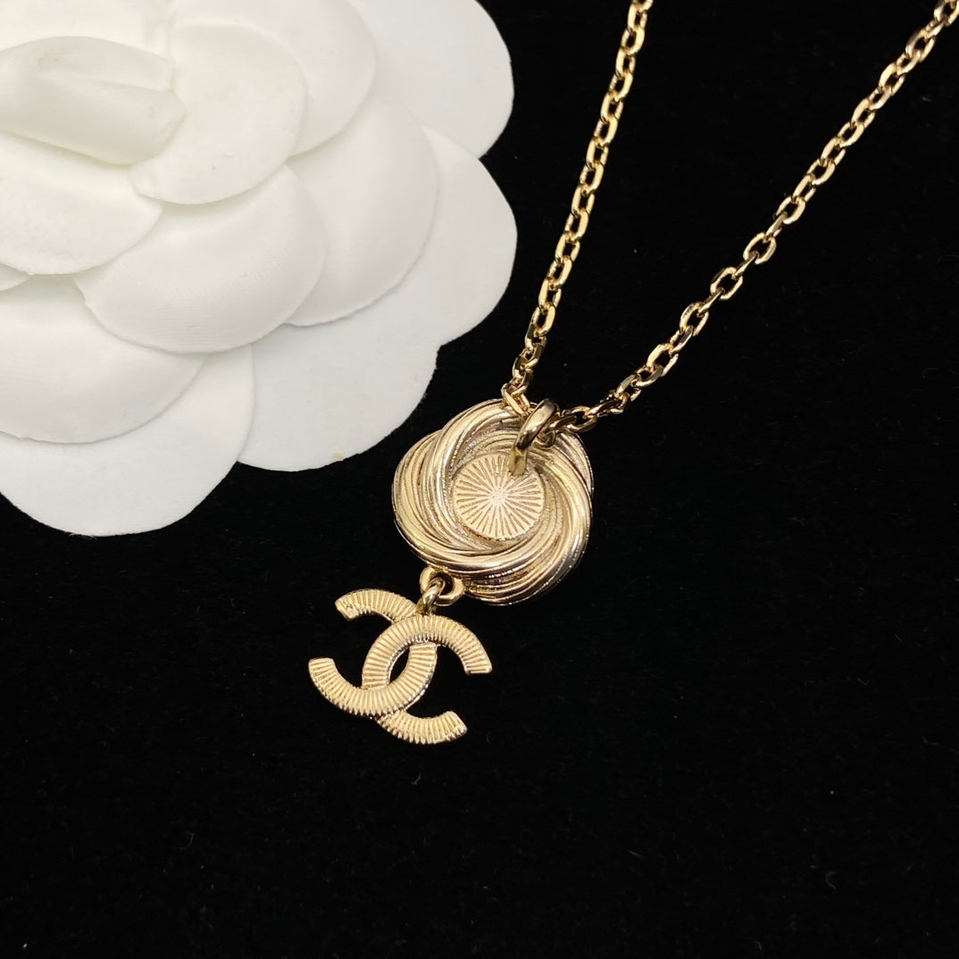 55QC244X Popular Necklace