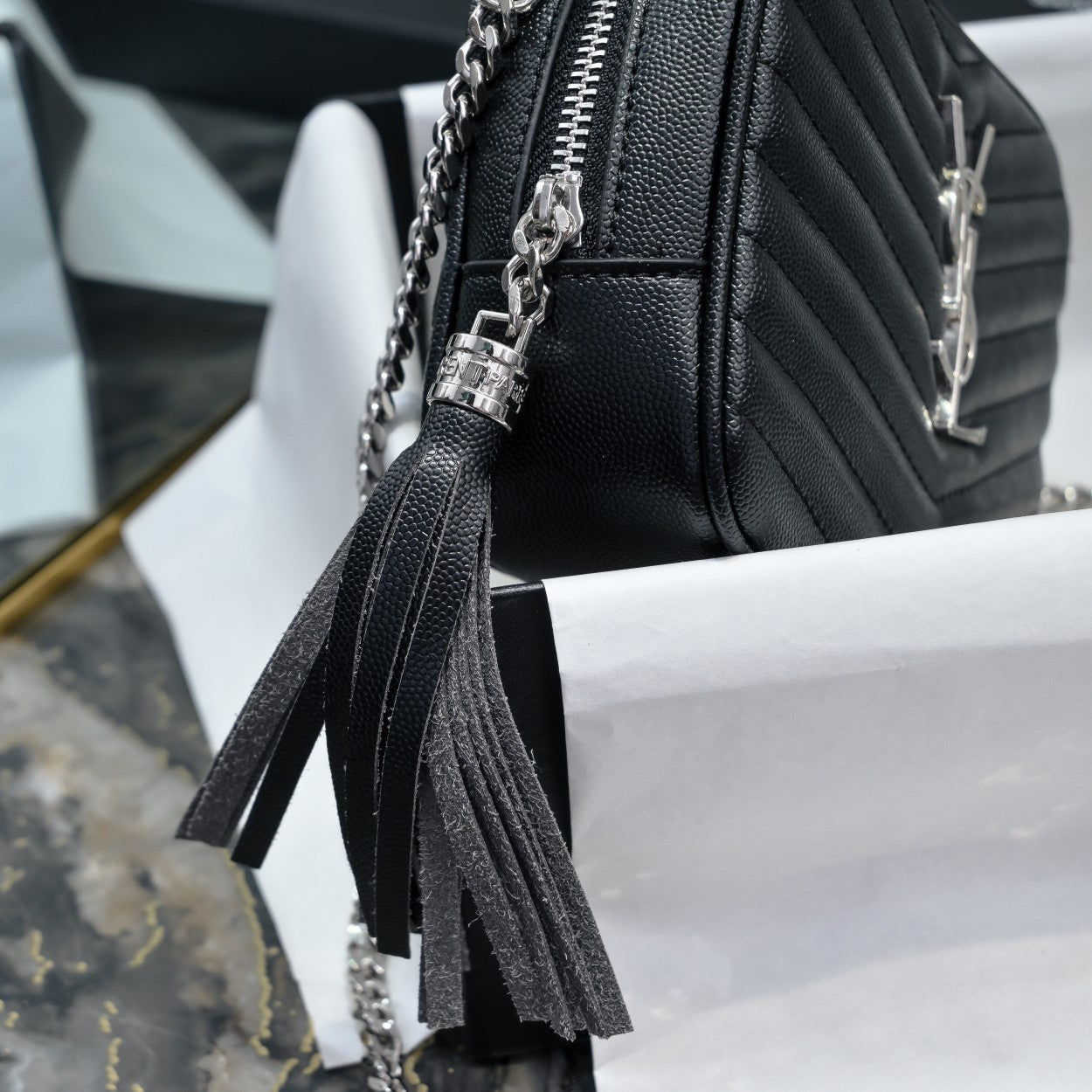 B1R46SL5  Popular leather bags