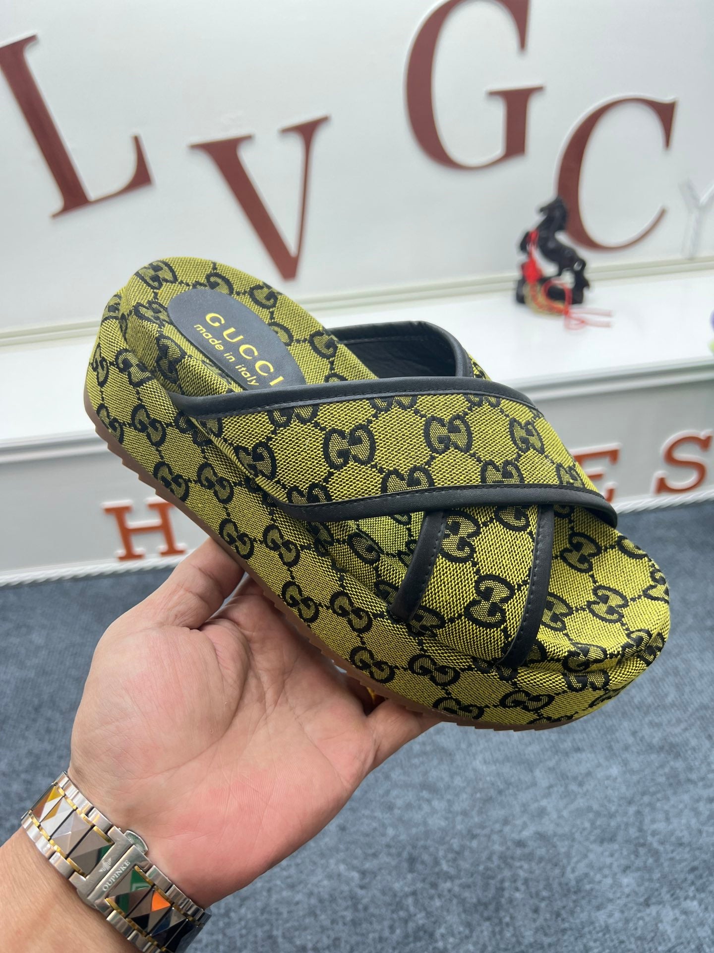 5YB69Z Popular Slippers