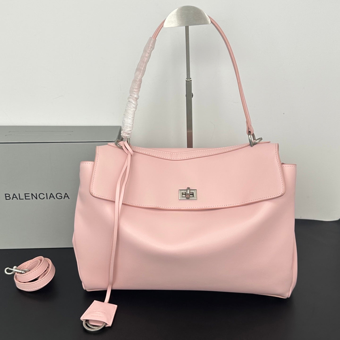 B1X56J32 Popular high-quality leather bag