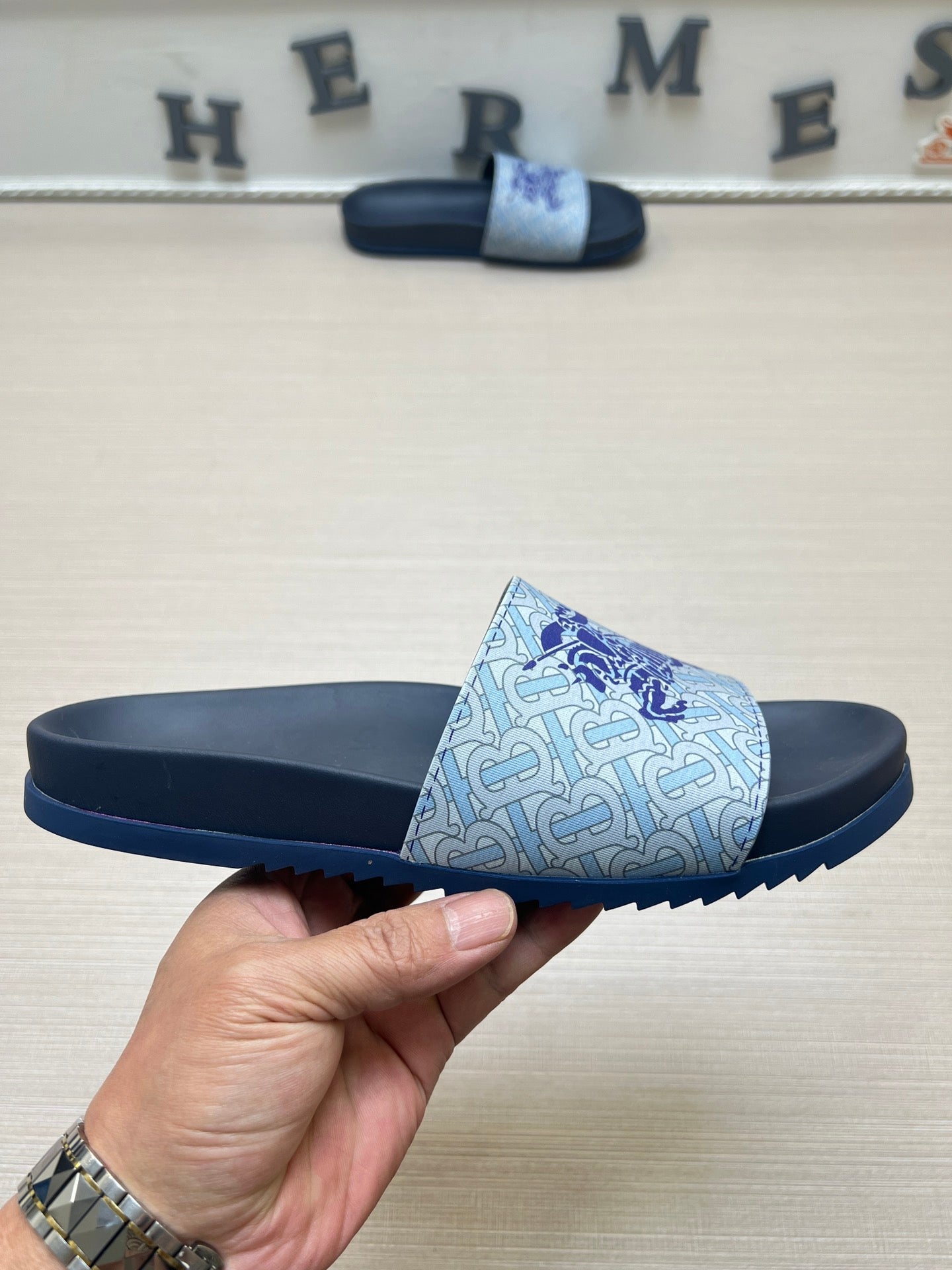 54R119Z Popular slippers