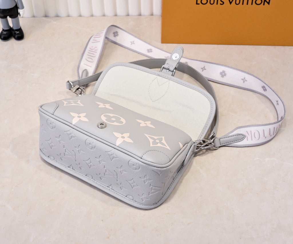 136PE42B Popular leather bag