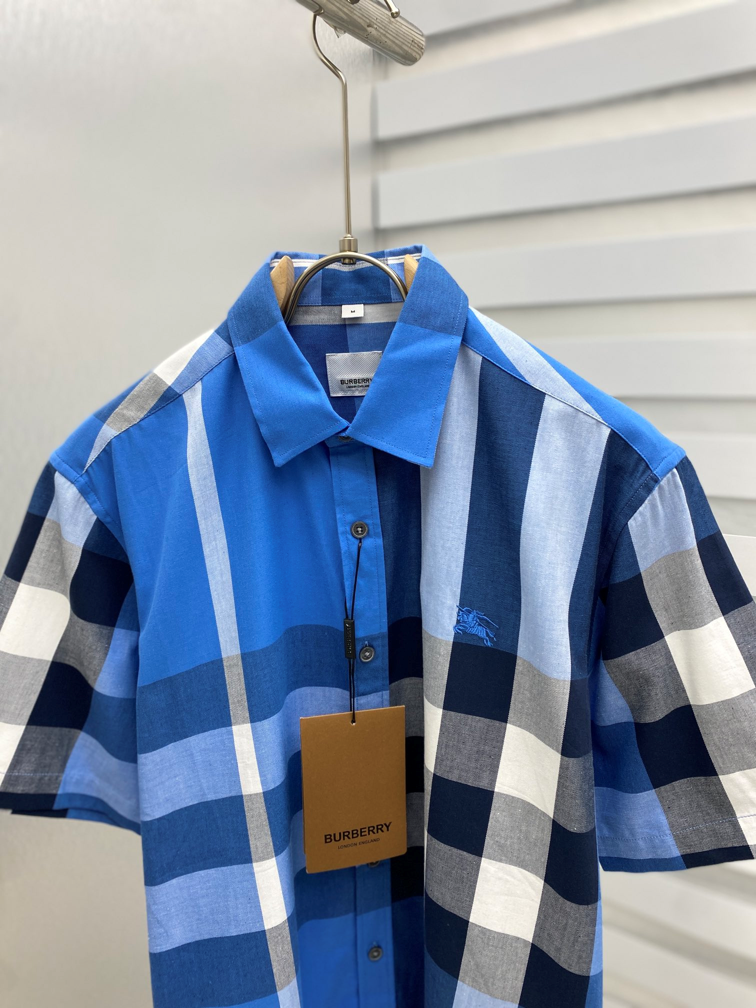 U1N46R15 Popular T-shirts