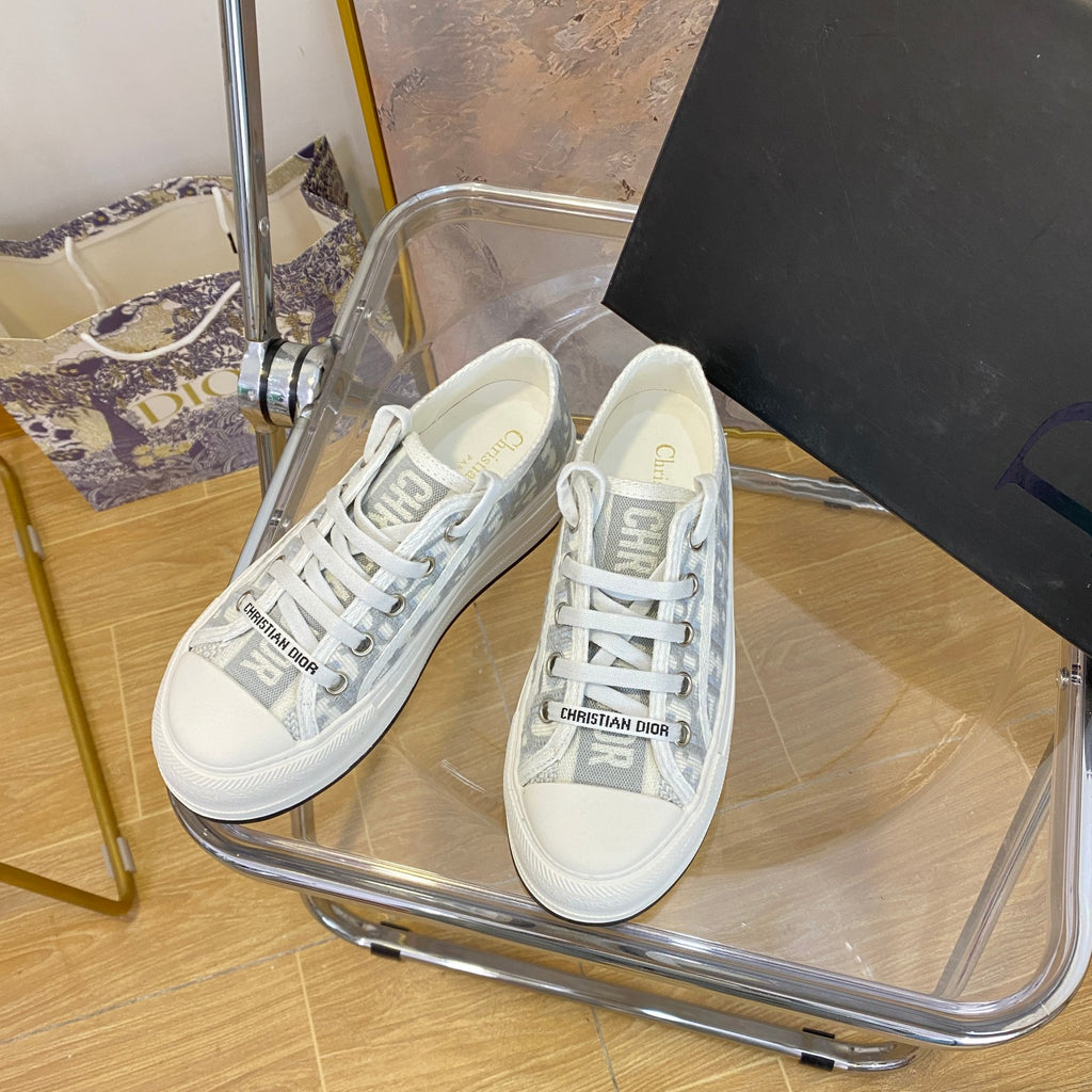 1XD67Z Popular shoes