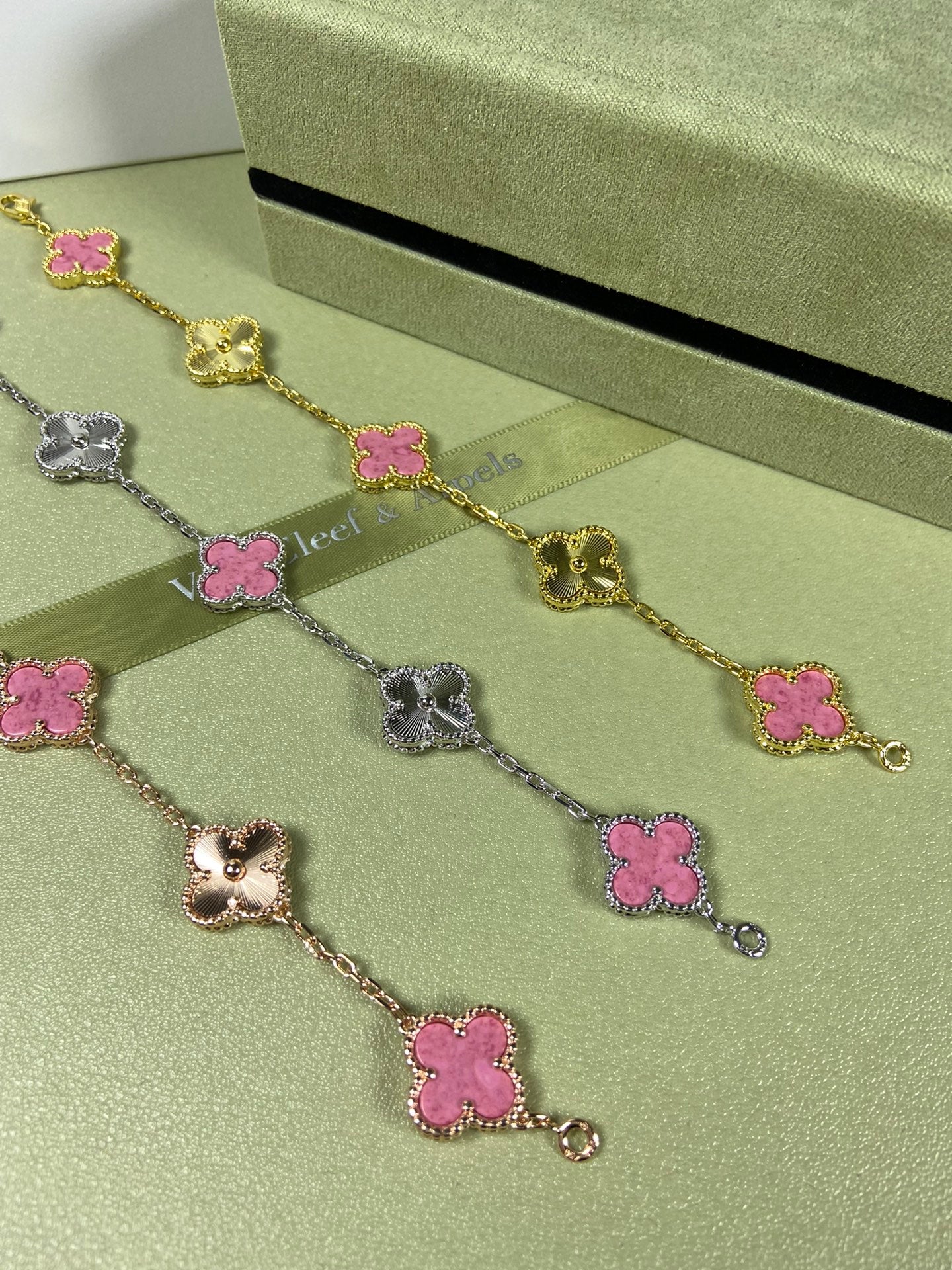5XVA181K  Popular bracelets  5 flowers normal size1.5cm flower