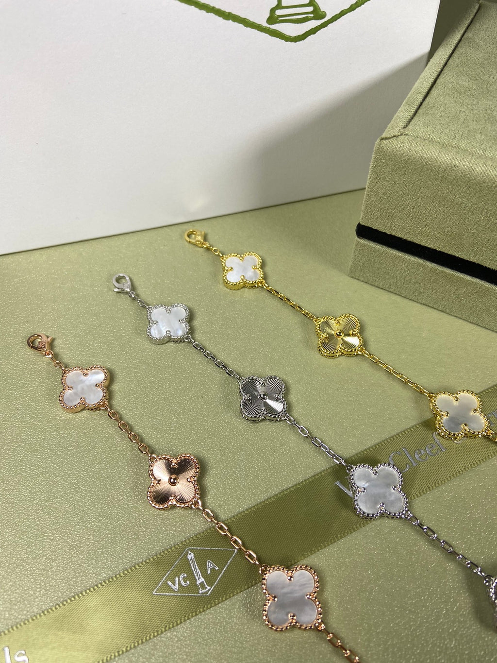 5XVA181K  Popular bracelets  5 flowers normal size1.5cm flower
