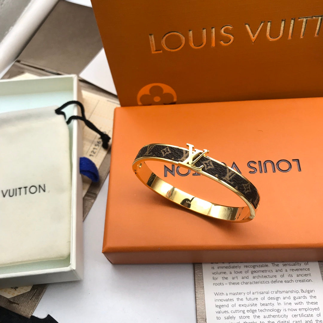 15QE56K  Popular Bracelets