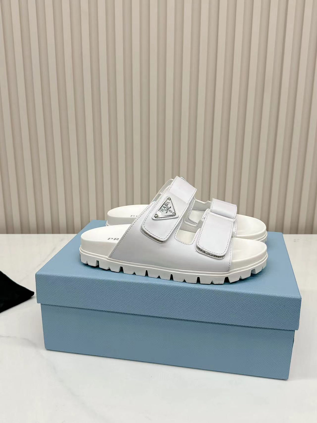 14PD26Z Popular sandals