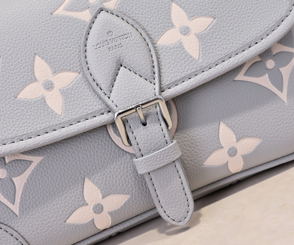 136PE42B Popular leather bag