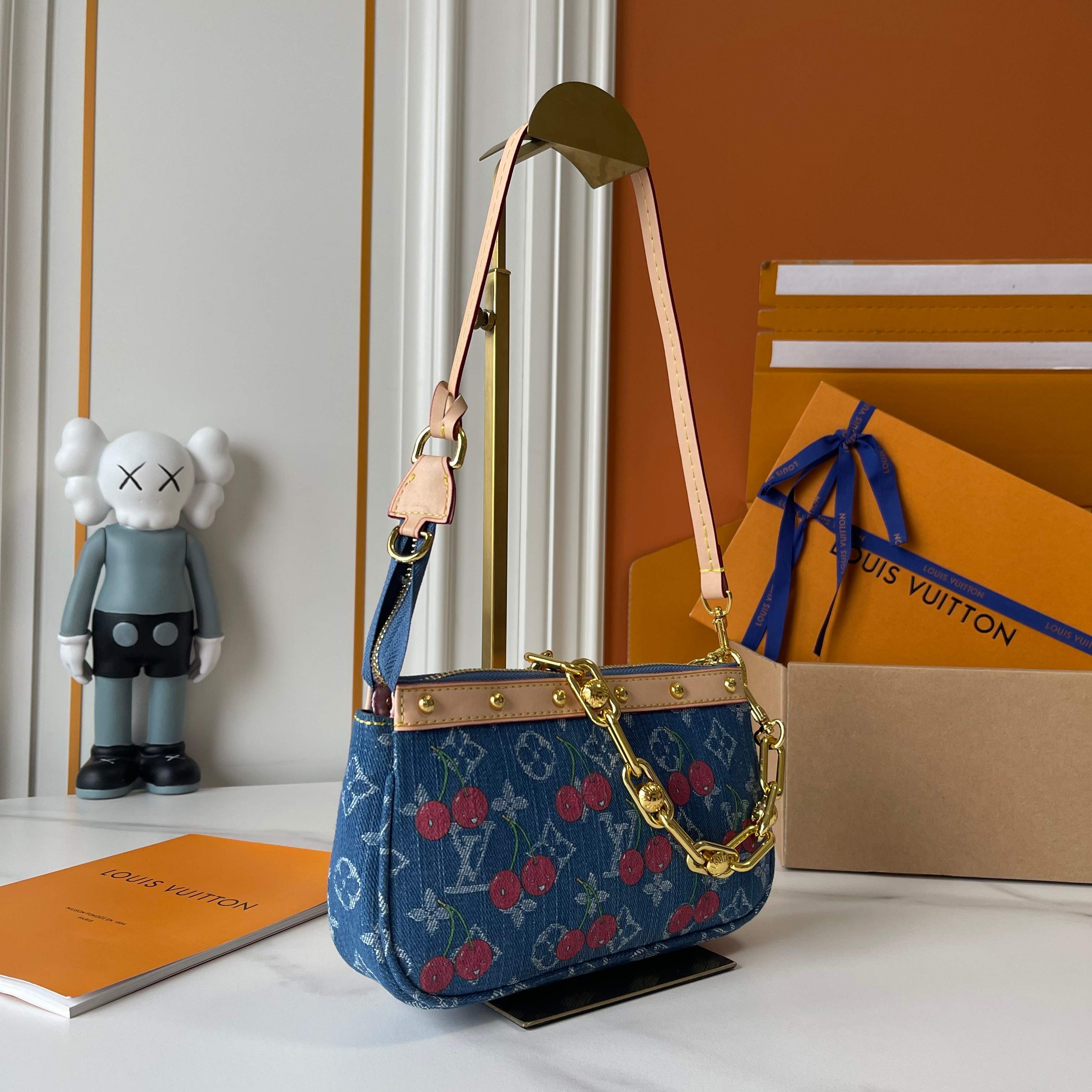 165NE119B Popular   Cowboy bag