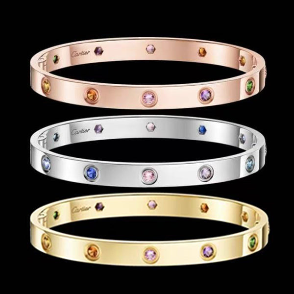P1X66K7K Popular Bracelets with a screwdriver