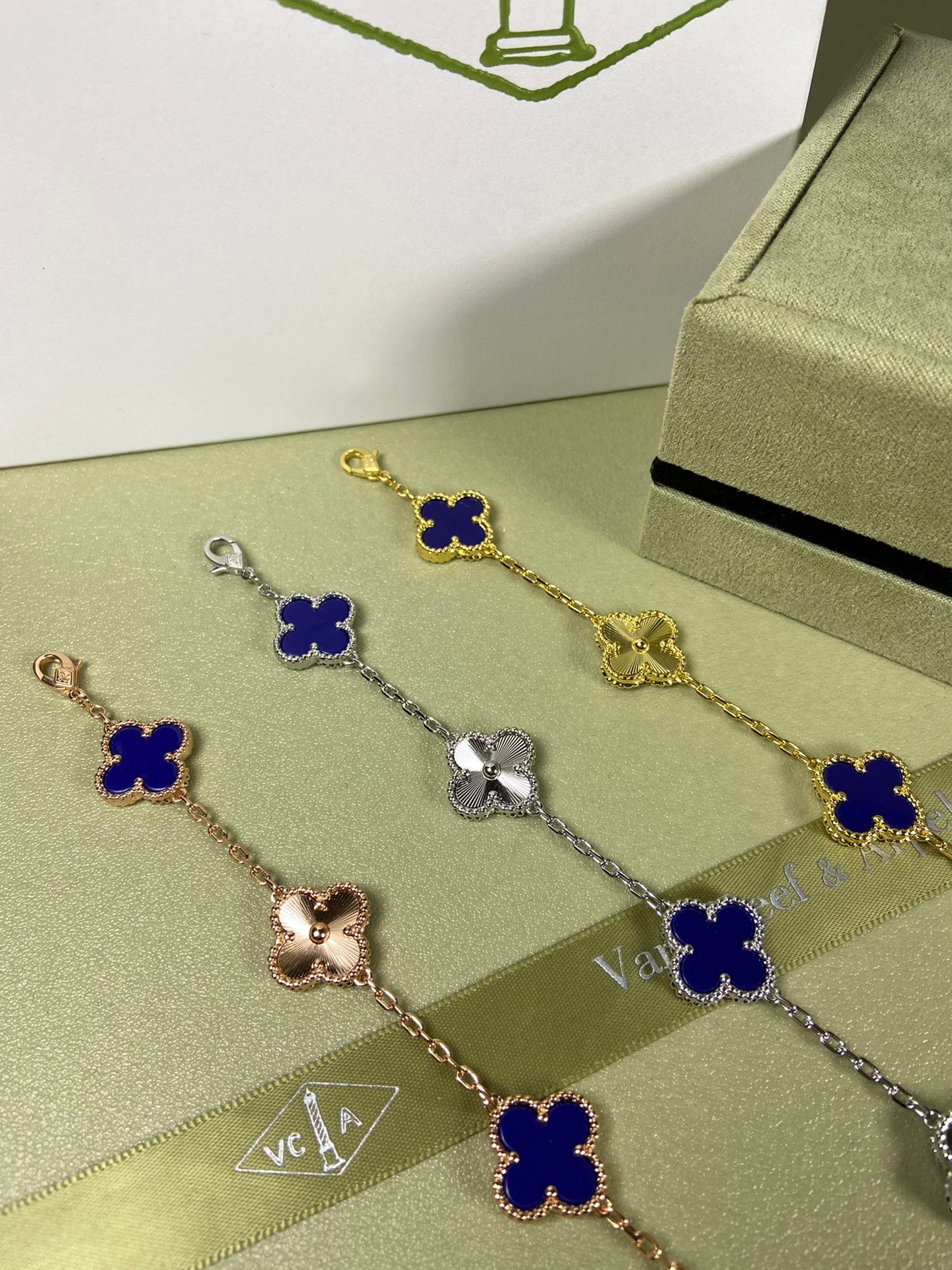 5XVA181K  Popular bracelets  5 flowers normal size1.5cm flower