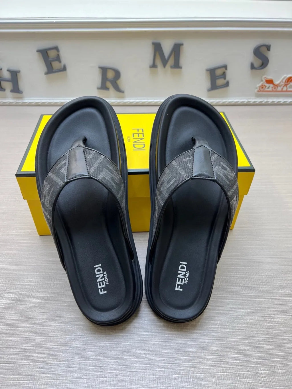 5LF222Z Popular Slippers