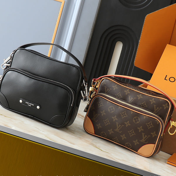 146PE108B Popular leather bag