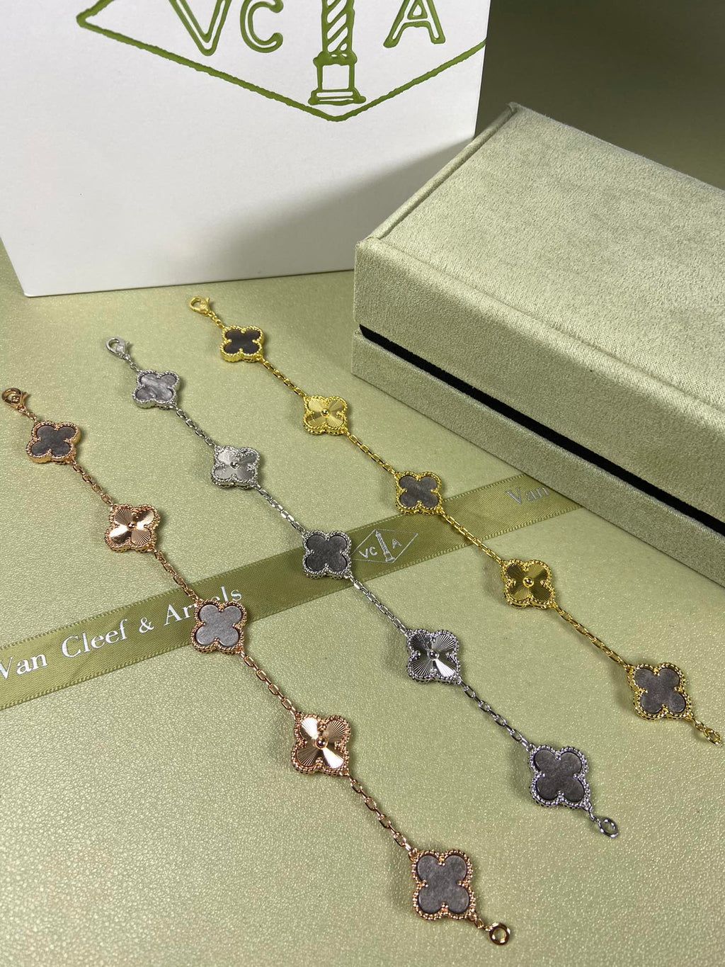 5XVA181K  Popular bracelets  5 flowers normal size1.5cm flower