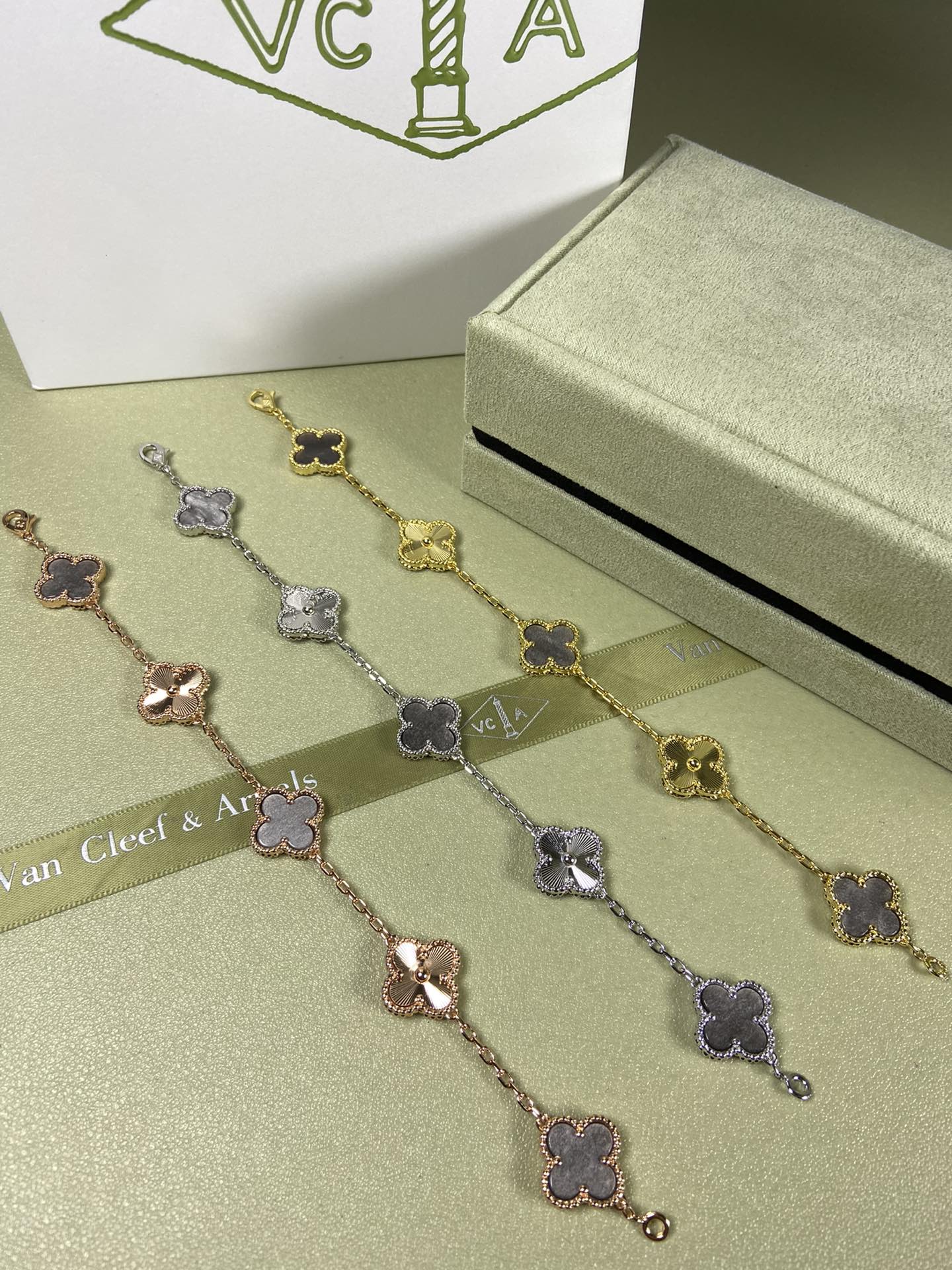 5XVA181K  Popular bracelets  5 flowers normal size1.5cm flower