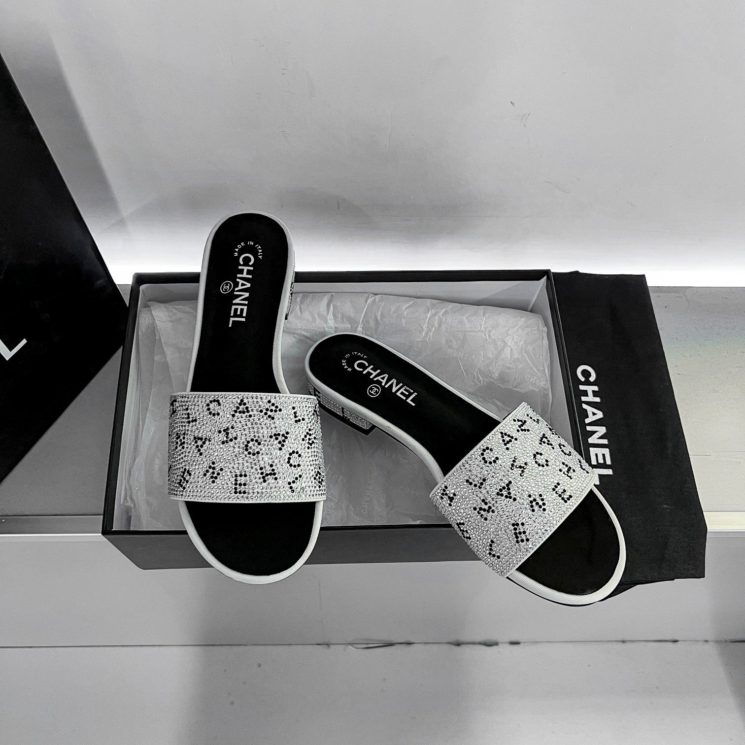 14C57Z Popular sandals