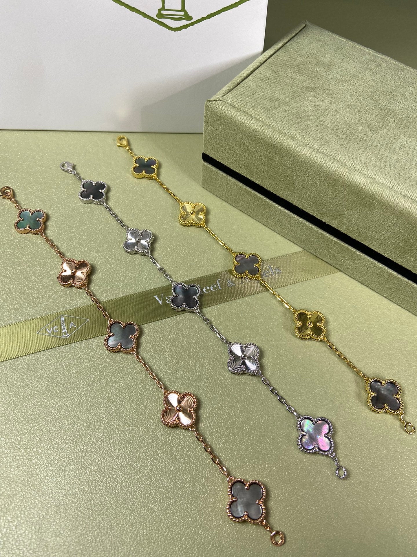 5XVA181K  Popular bracelets  5 flowers normal size1.5cm flower