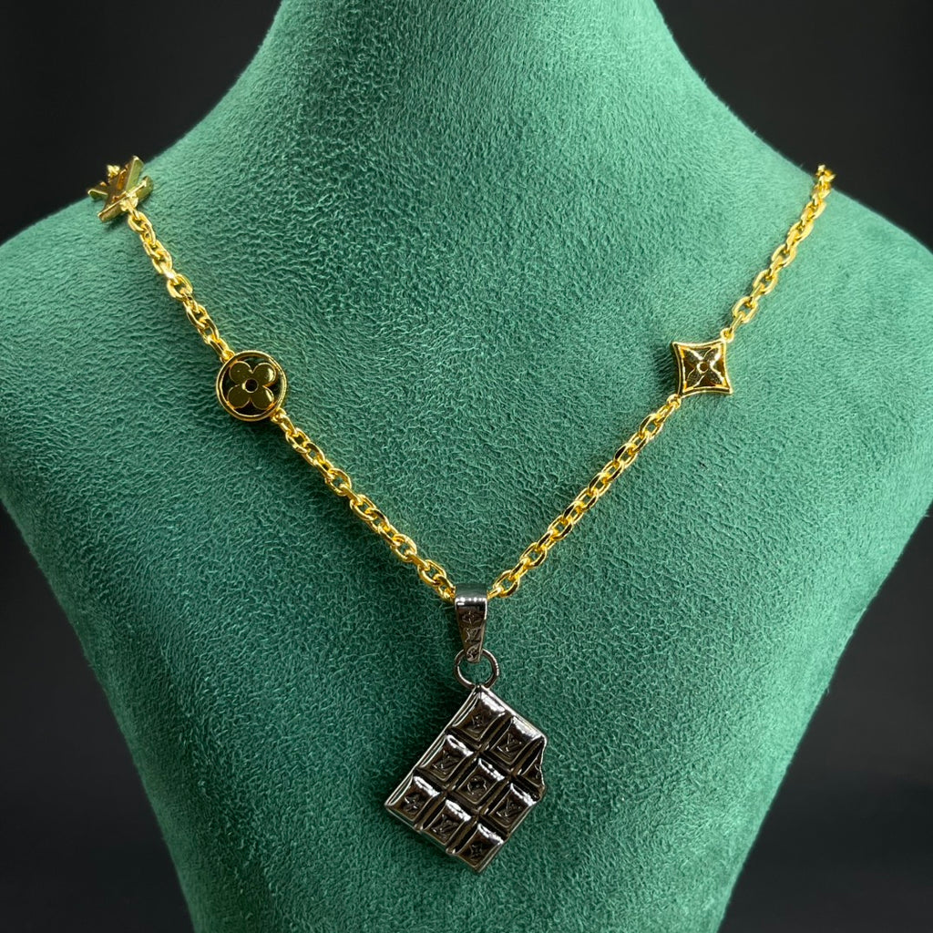 15QE129X Popular Necklace