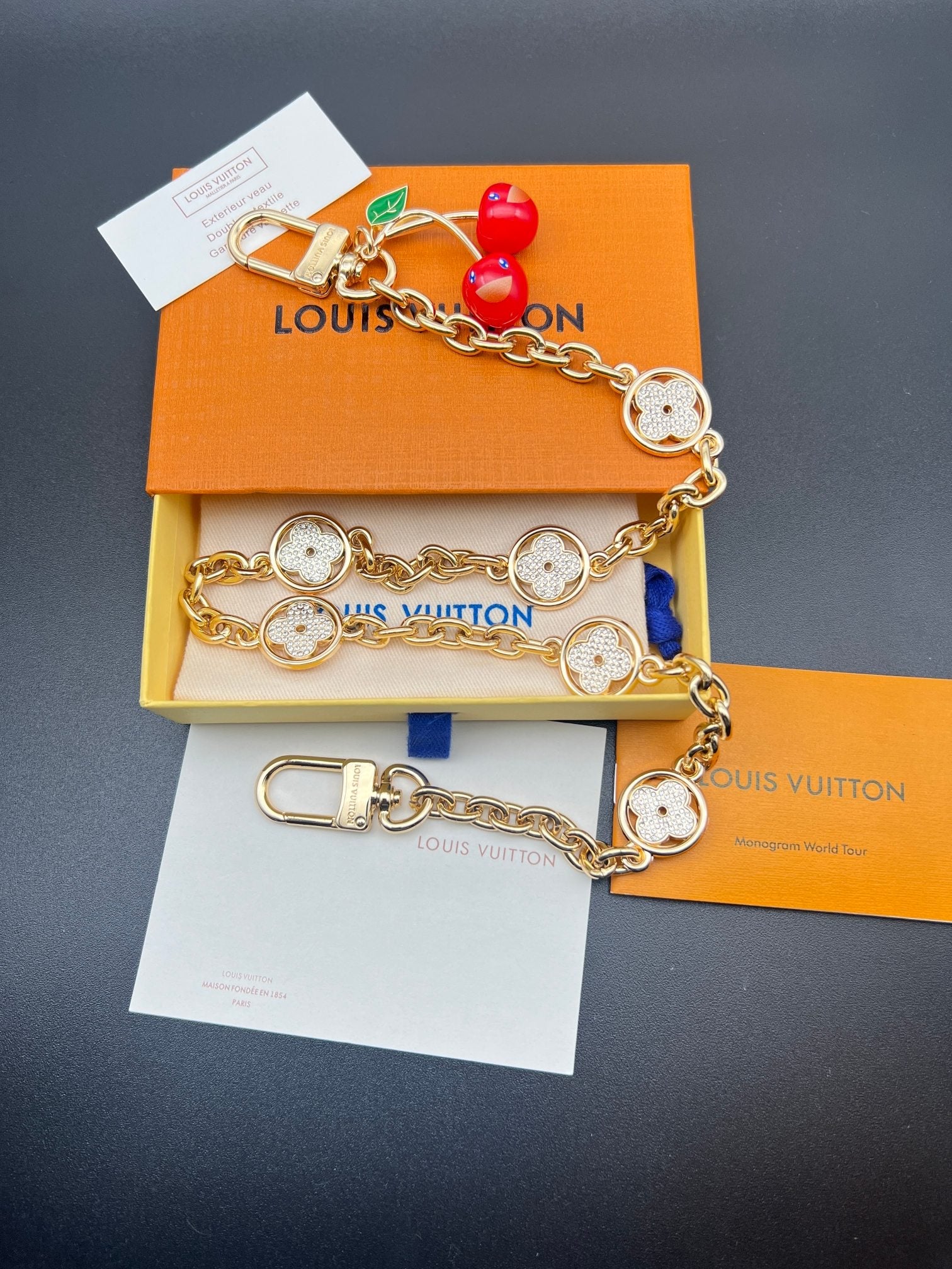 35ZE32A Popular bag 's charms accessories