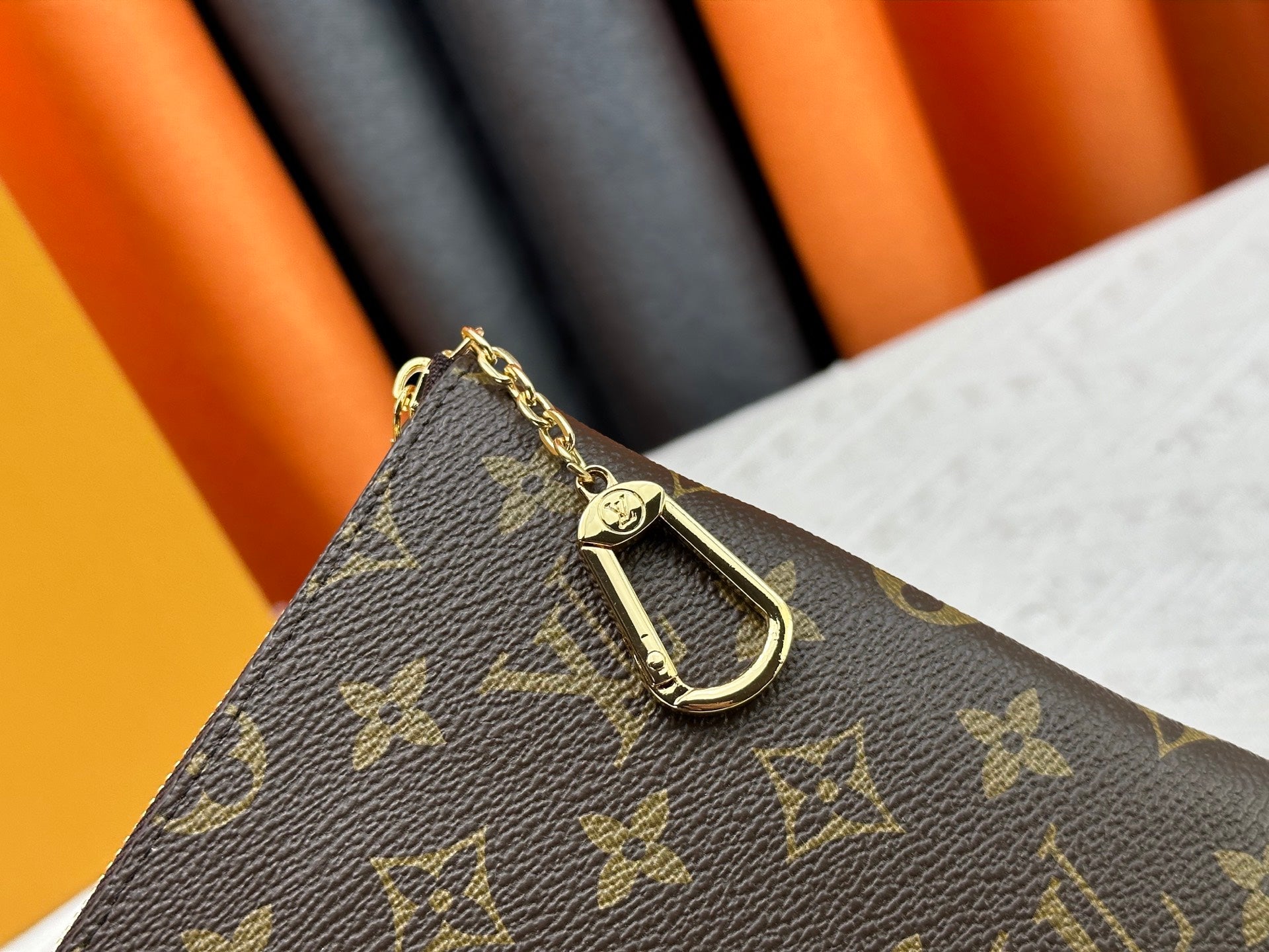 195NE10B Popular   Wallets