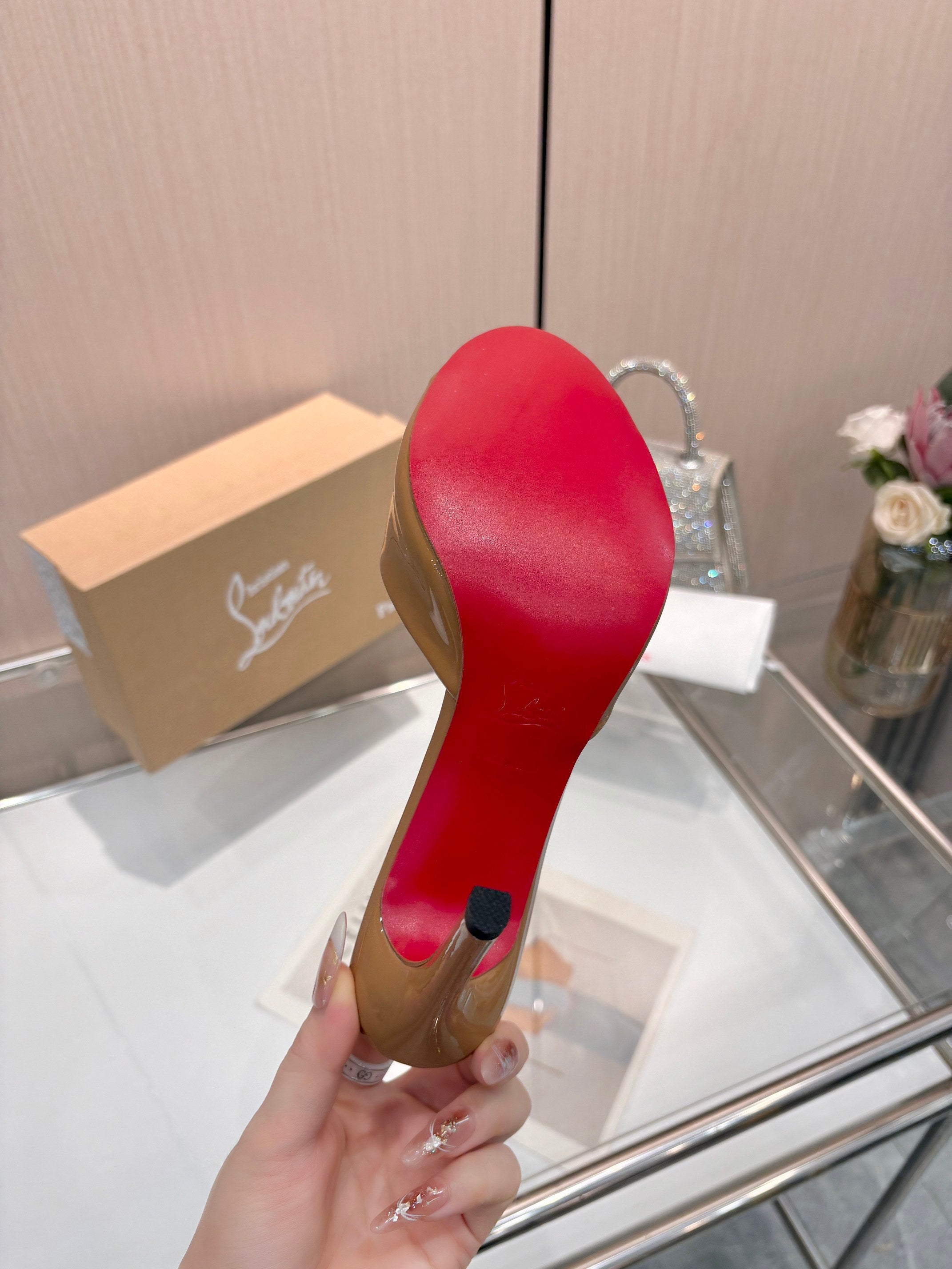 Z2X66A40 Popular leather High heels