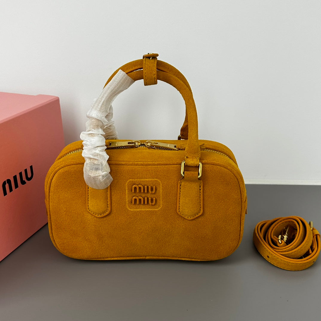 146PA149B Popular leather bags(22x10.5x7.5cm)