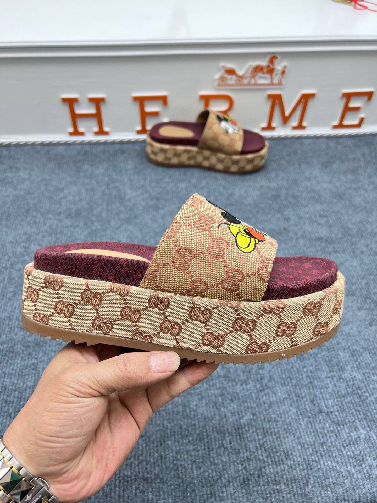 54B122Z Popular slippers  Sole thickness 5.5cm