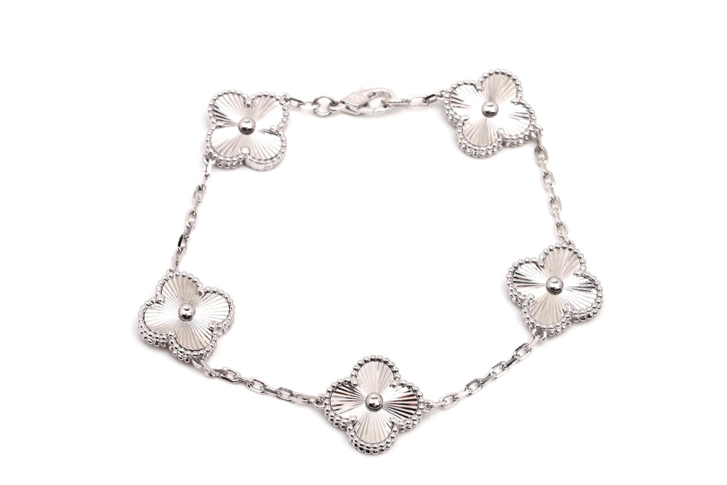 5XVA180K  Popular bracelets 5 flowers normal size1.5cm flower