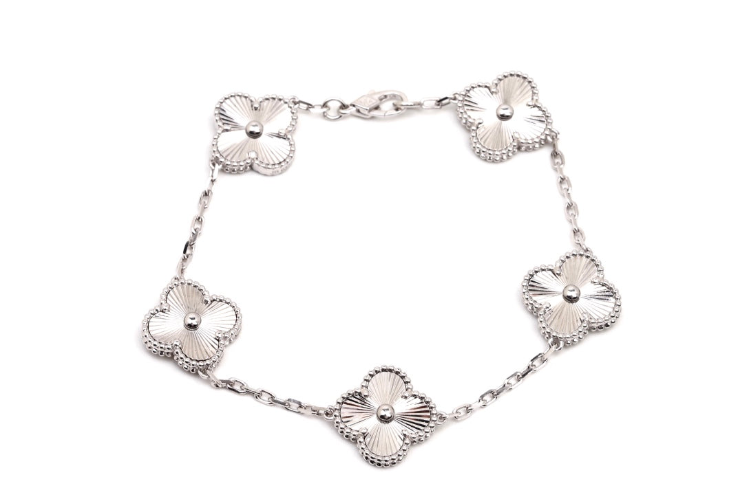 5XVA180K  Popular bracelets 5 flowers normal size1.5cm flower