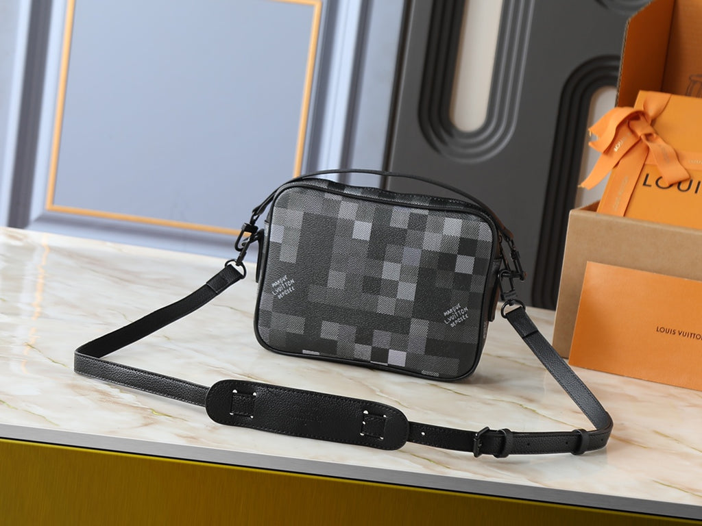 B1P46E110 Popular leather bag