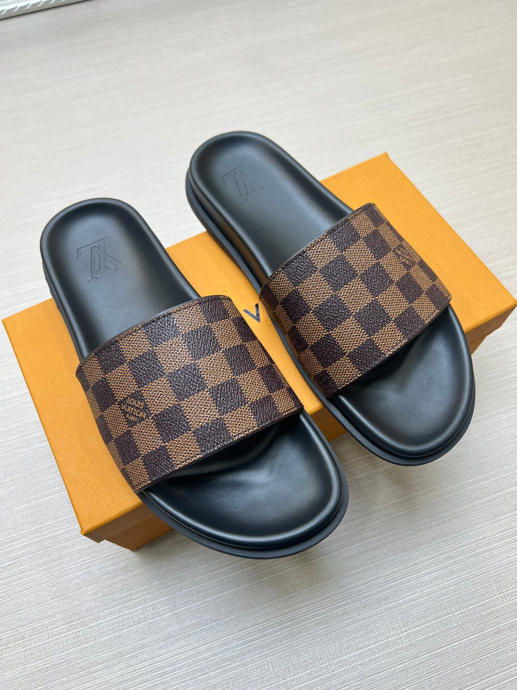 54E60Z Popular slippers