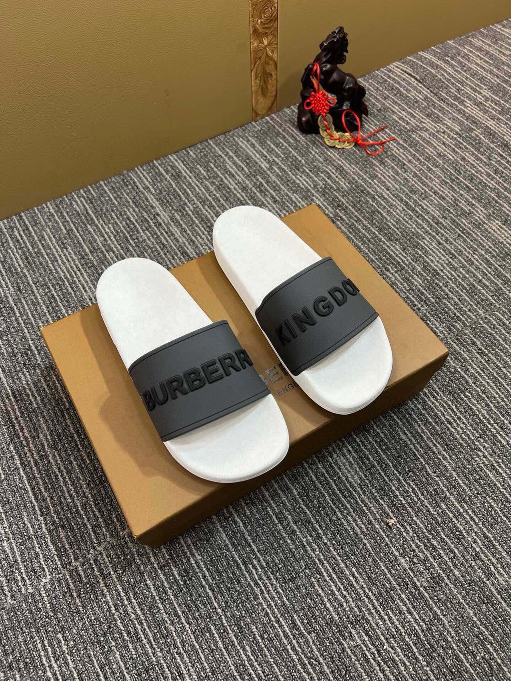 535ZR256Z Popular Slippers