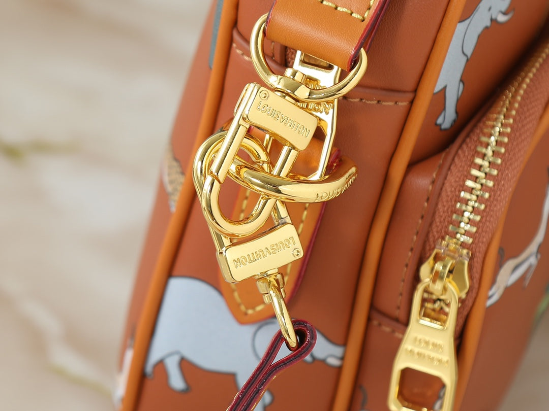 146PE109B Popular leather bag