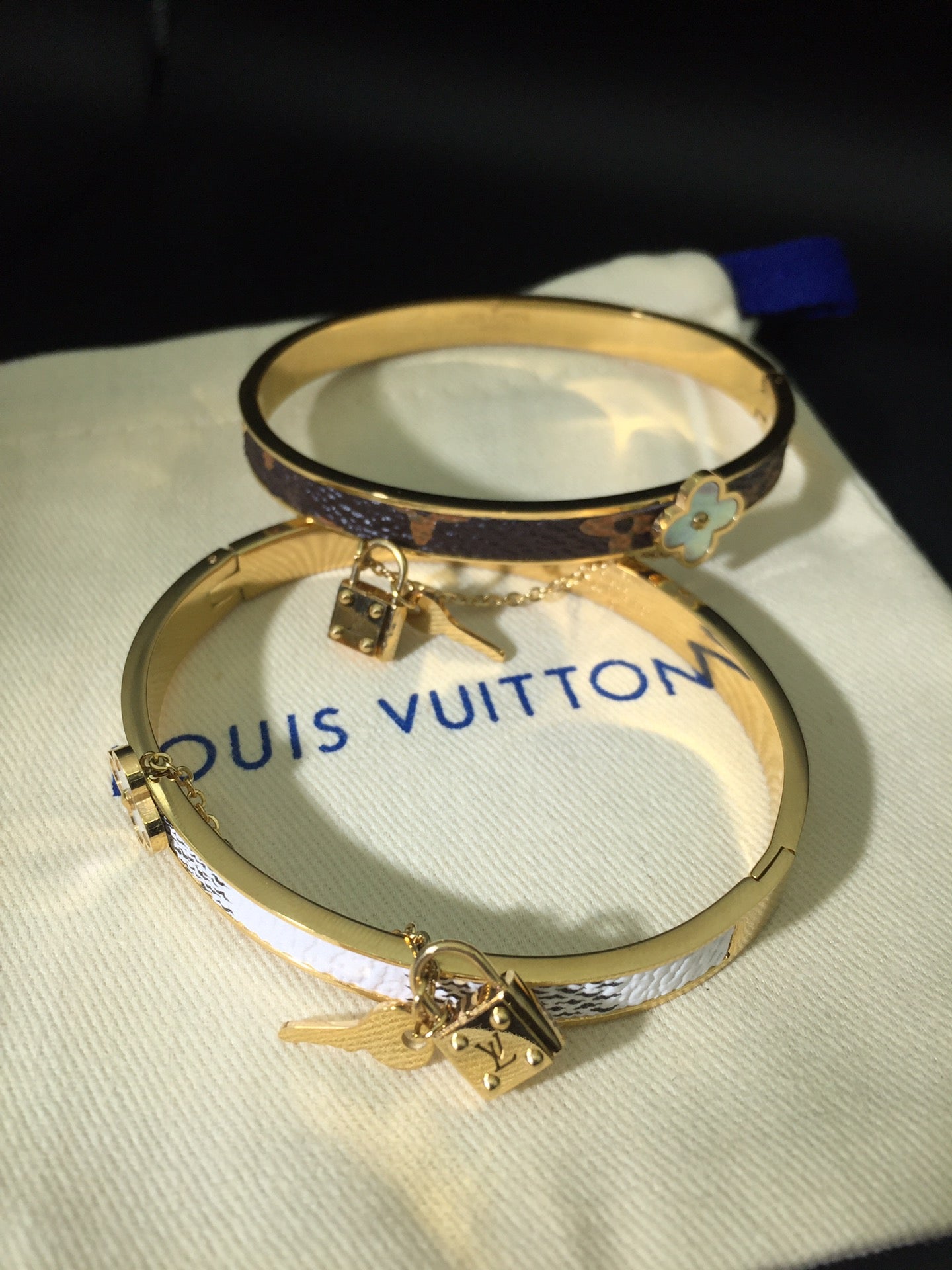 55QE103K  Popular Bracelets
