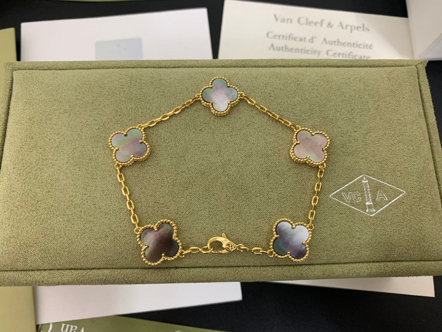 5XVA180K  Popular bracelets 5 flowers normal size1.5cm flower