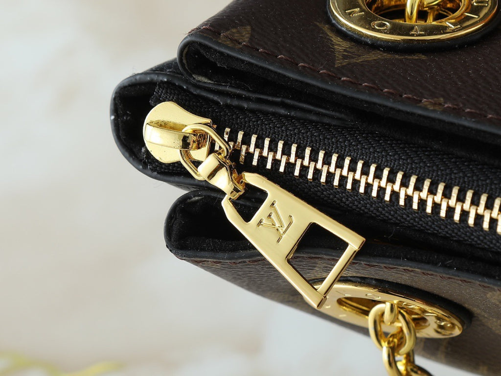 136PE75B Popular leather bag