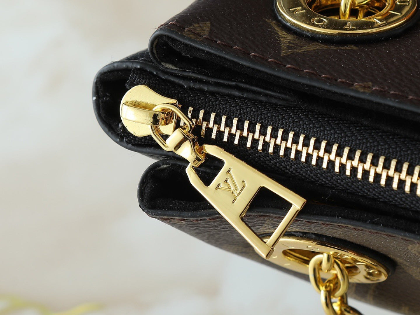 136PE75B Popular leather bag