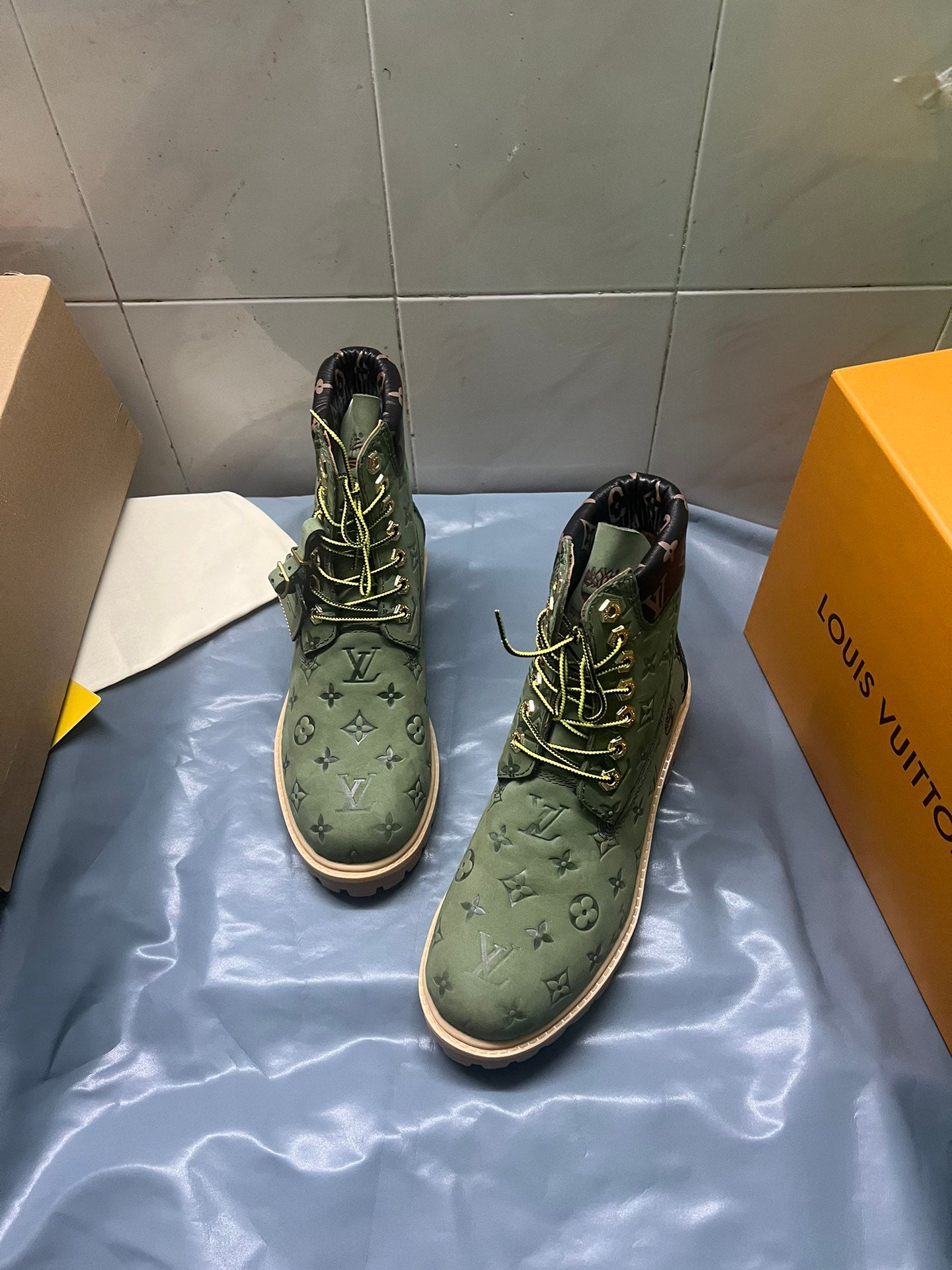 2105QE382Z Popular high-quality leather Boots