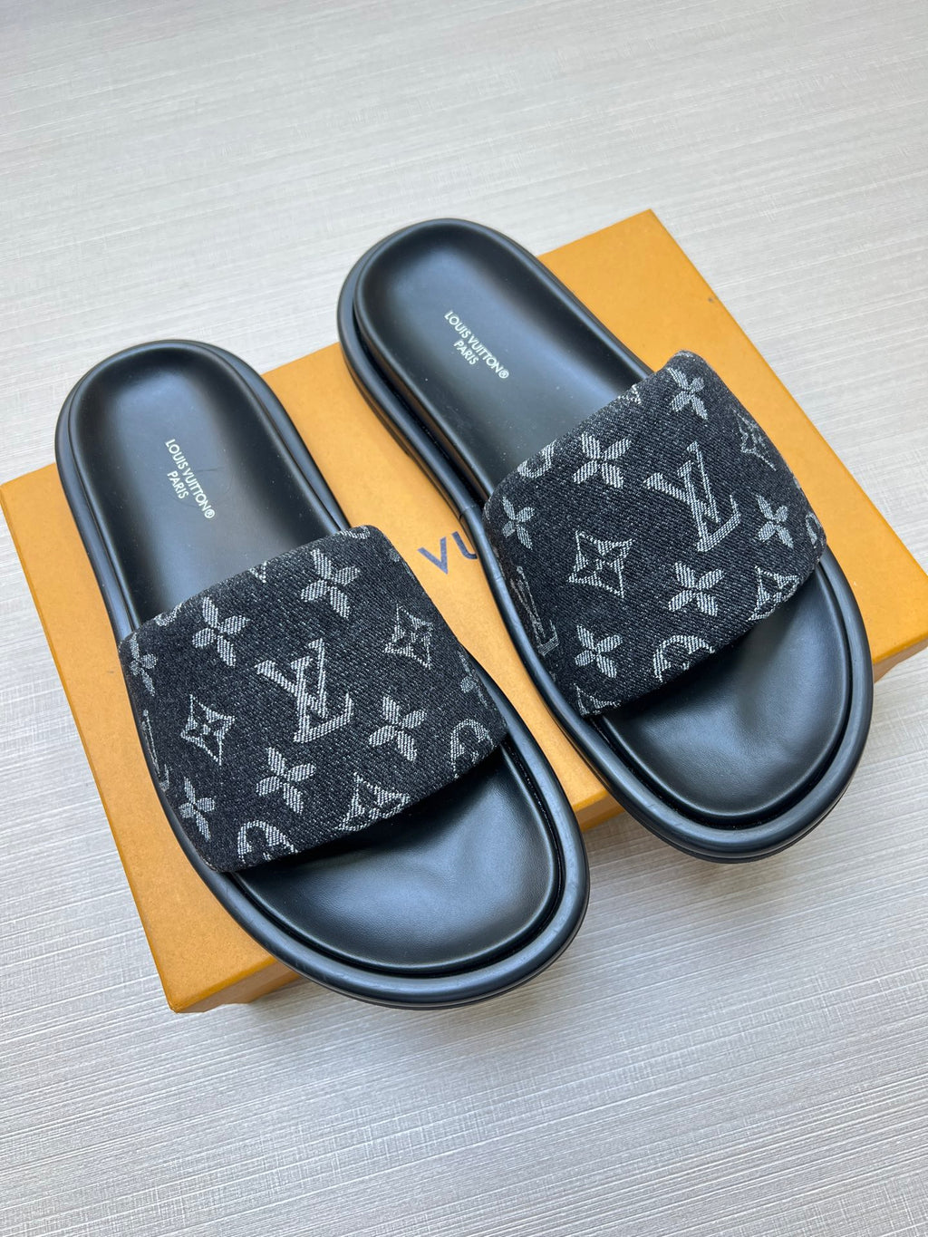 535ZE302Z Popular Slippers