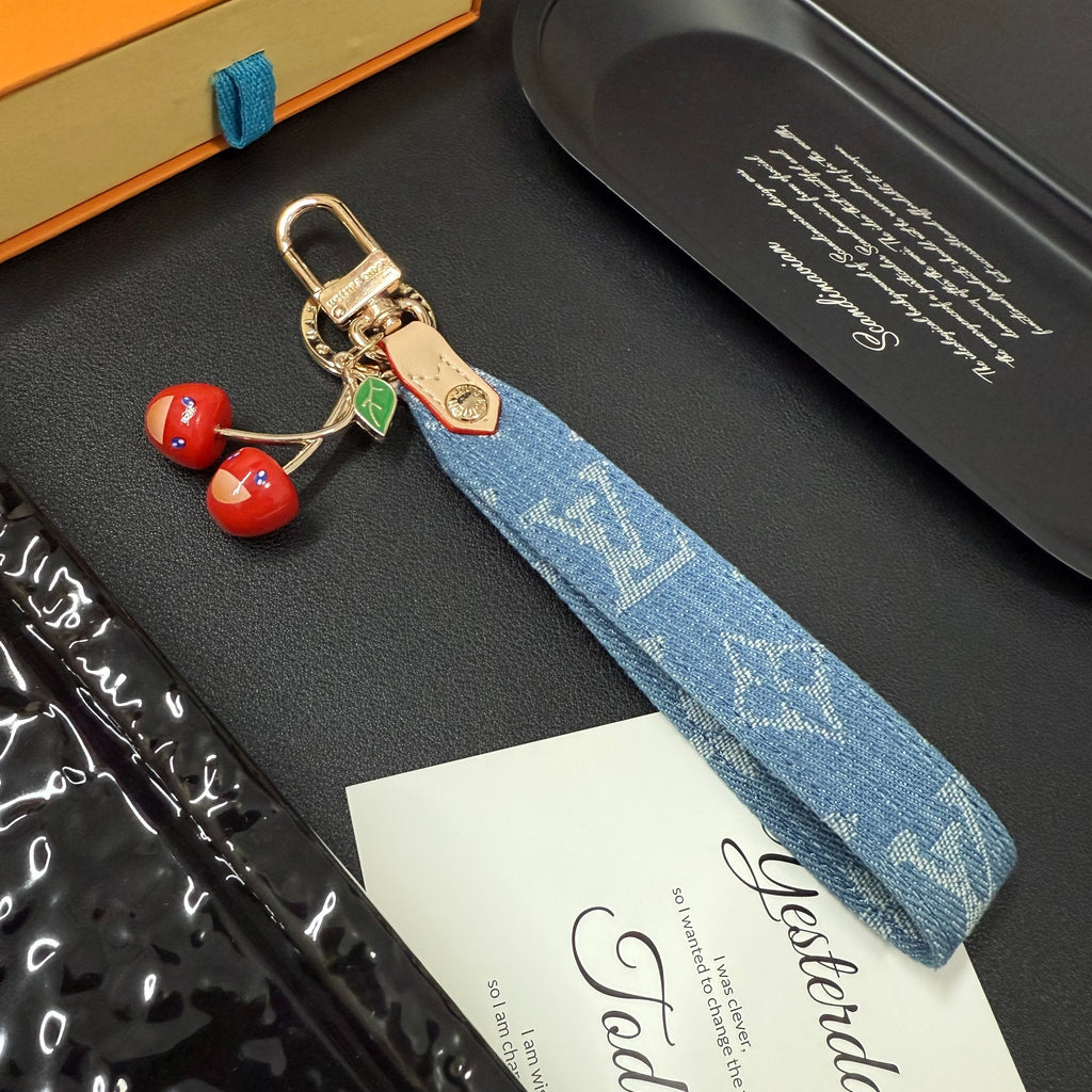 35QE4A Popular bag 's charms accessories