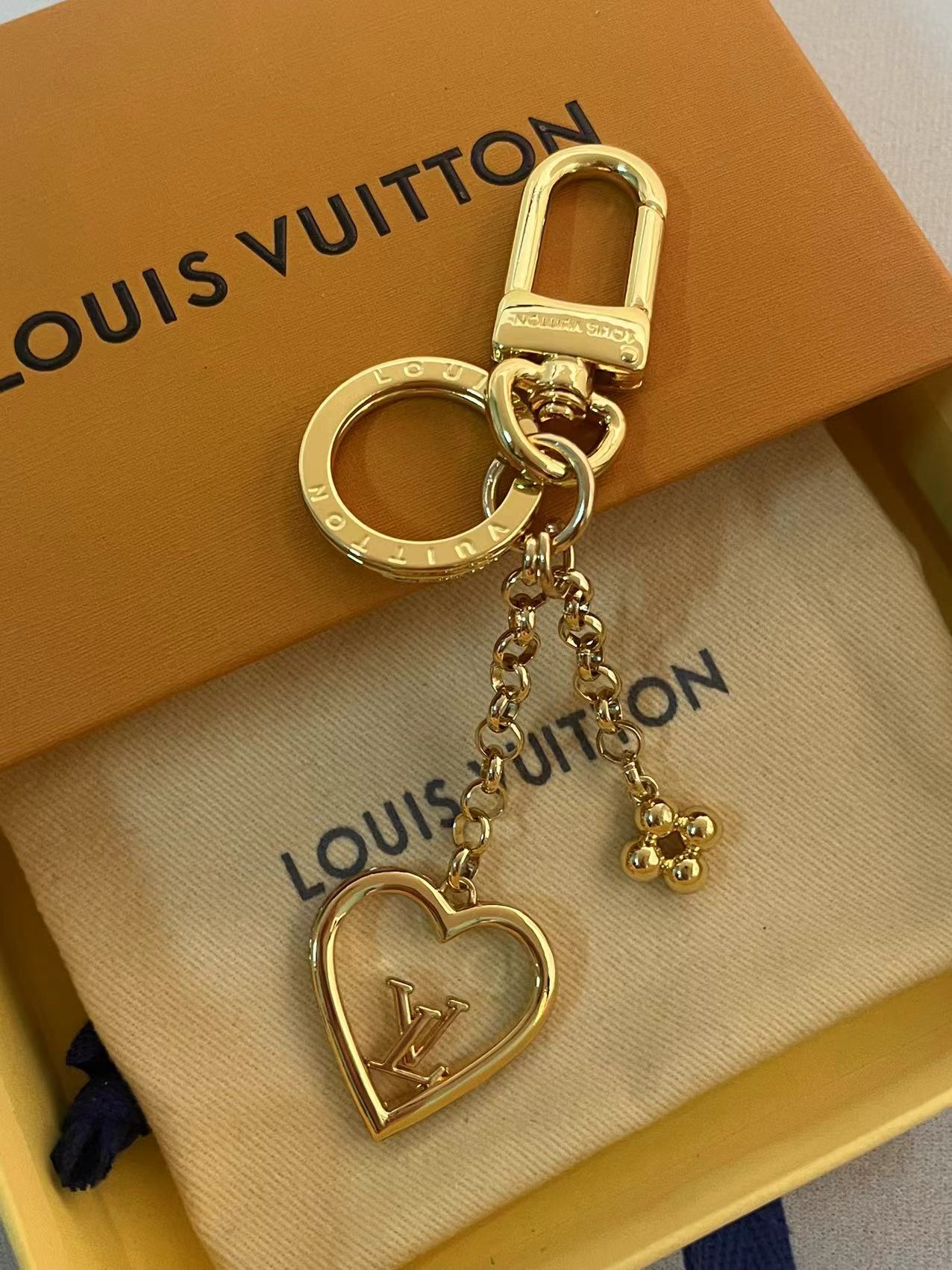 35ZE44A Popular bag 's charms accessories