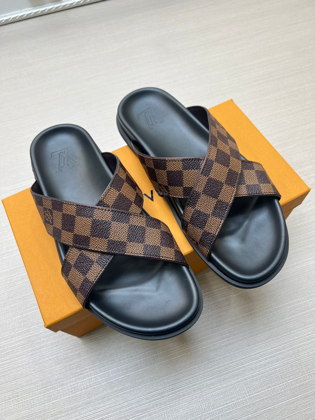 54E60Z Popular slippers