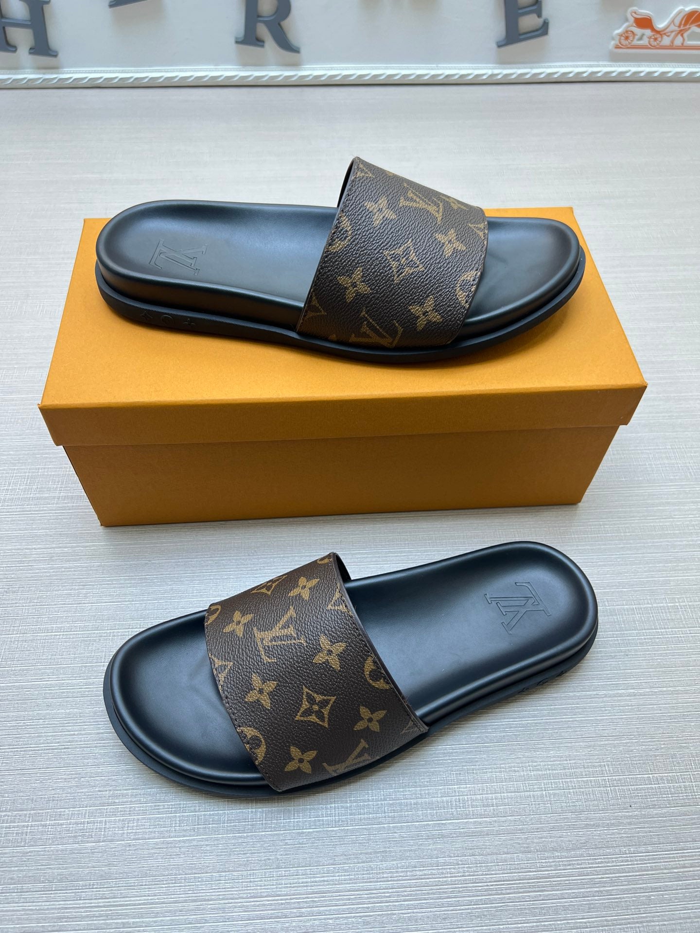 54E57Z Popular slippers