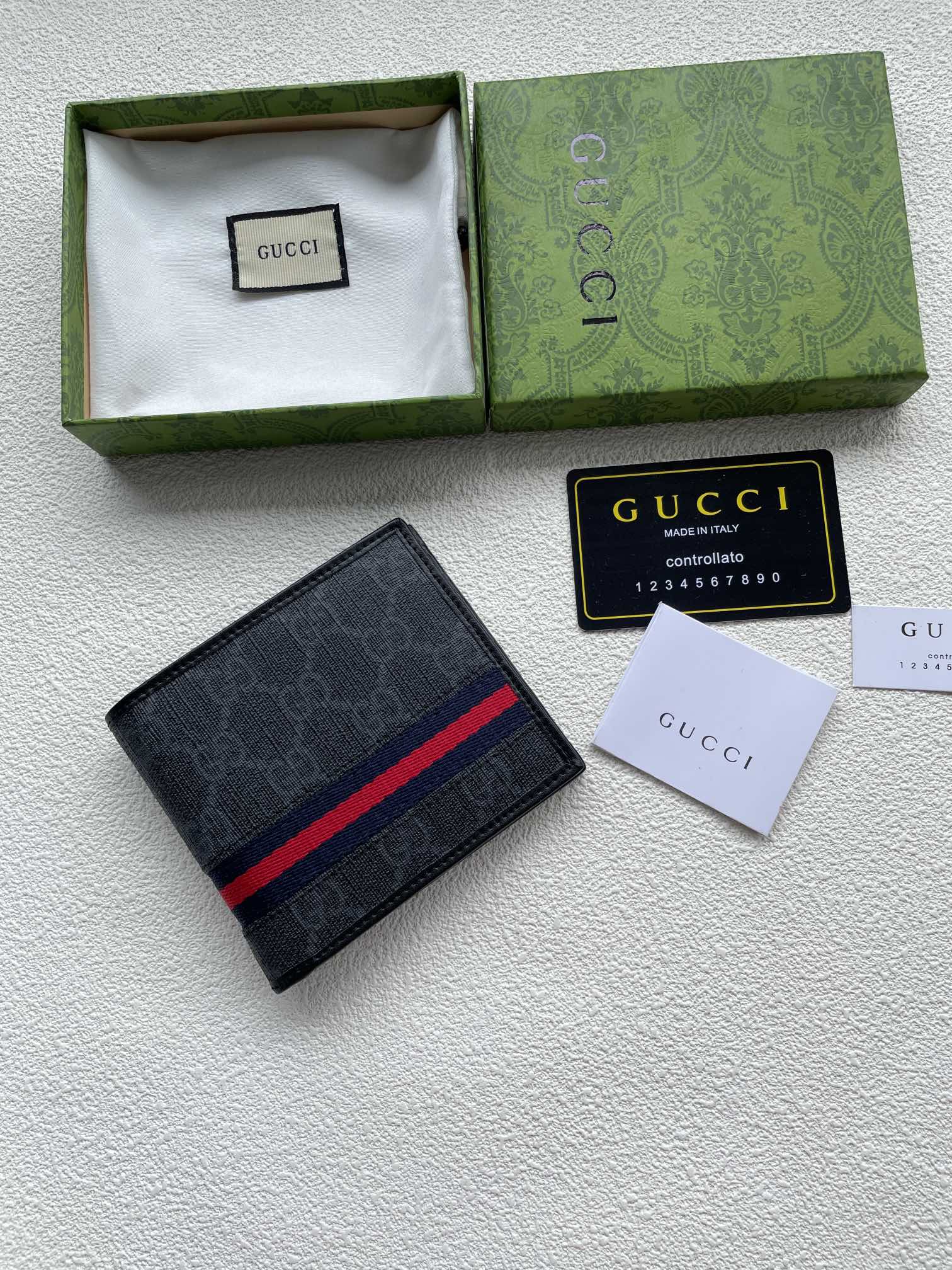 B1X56B9 Popular leather wallets ( with full packaging )